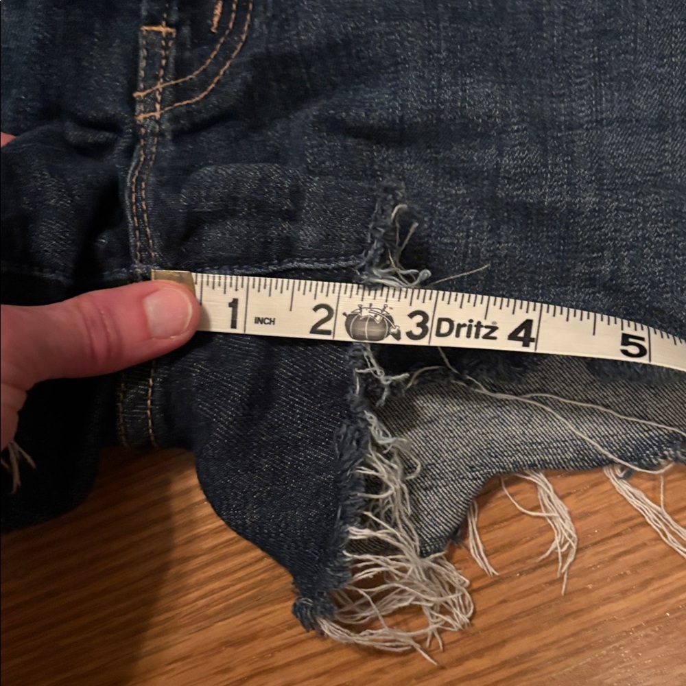 Dark Wash Denim Women's Cutoff Shorts. Mother the charmer fray short. 27 euc - Picture 11 of 12